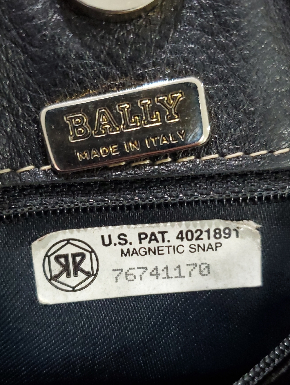 🇮🇹Vintage Bally Pebbled Black Leather Brown Trim Chain Shoulder Bag🤎🖤 - Picture 14 of 16